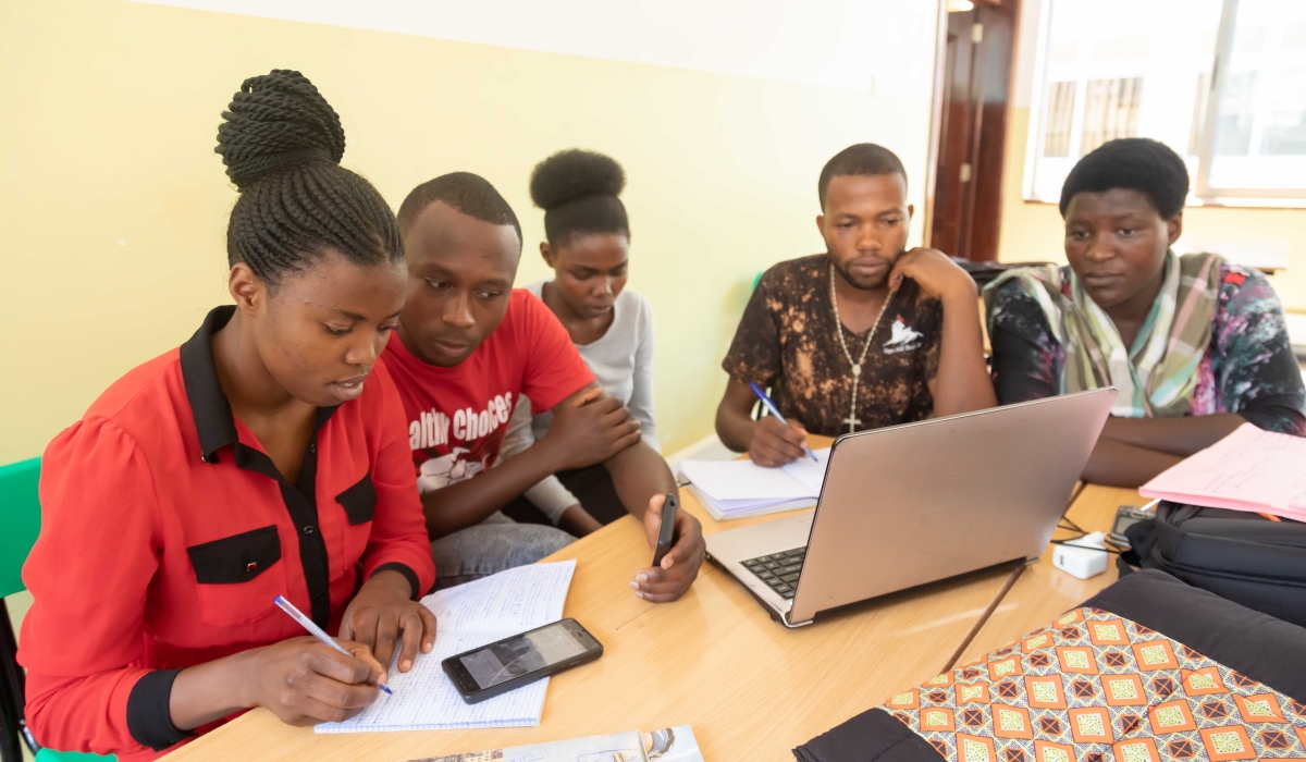 Students during a group work at University of Rwanda, Gikondo Campus. They have decried lack of ICT equipment and access to labs. / Craish Bahizi