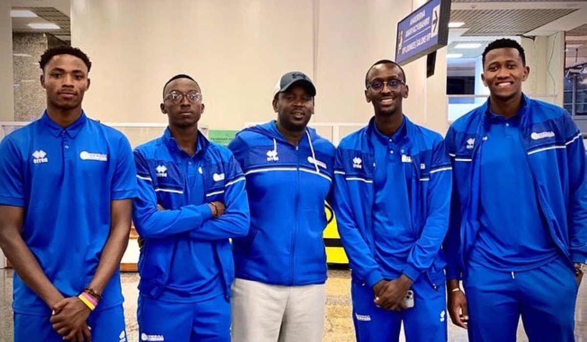 The national U-23 basketball head coach Moise Mutokambali (C) with some of the players on their way to Romania. / Photo: Courtesy