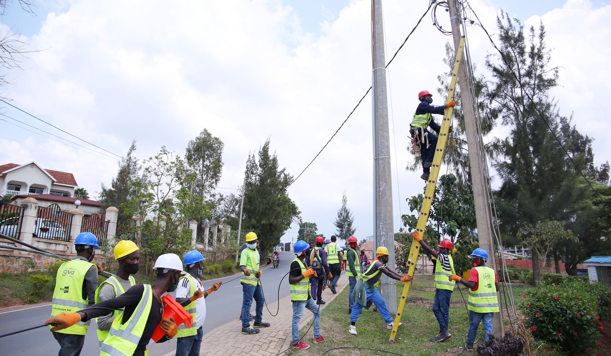 Group Vivendi Africa technicians install fibre optic cables to supply high-speed internet to households and corporate organisations in the City of Kigali on October 23, 2020. A report about the State of Internet Connectivity shows that Sub-Saharan Africa is lagging behind in download speed despite an increase of network coverage and quality on the continent.  Photo: File. 