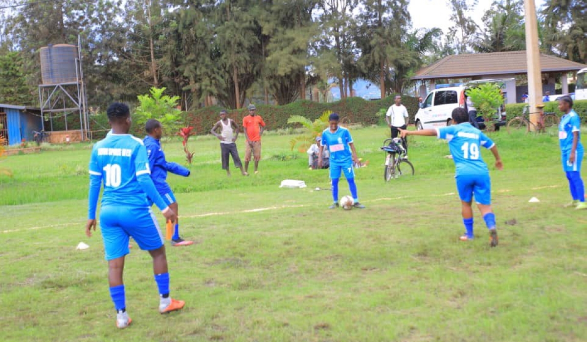 Rayon Sports women players in action during their 1-0 quarter final second leg defeat to APAER.
Club coach Mohammed Nonde blamed bad pitch conditions for the result. Photo: Courtesy.