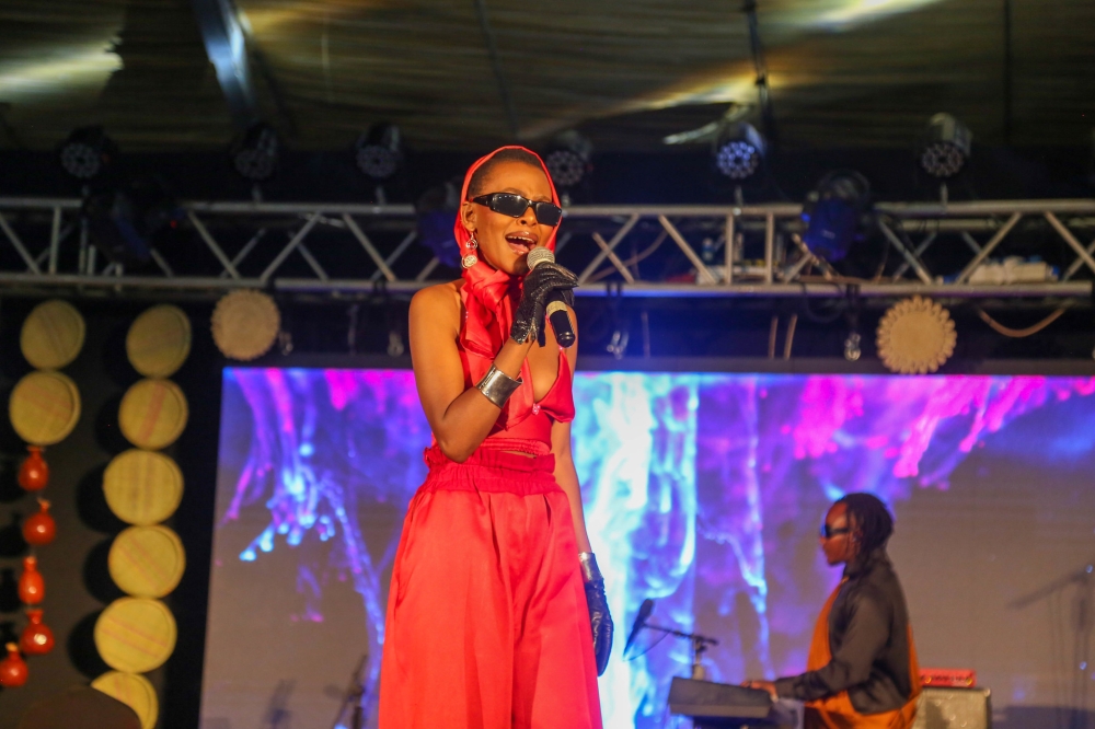 Alyne sano, a renowned vocalist performing her song none after supporting Rumaga in Mazi ya nyanza Poem