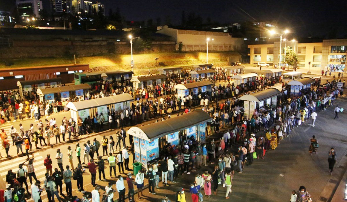 Hundreds of passengers get stranded at Town Down taxi park. According to RURA, anyone engaged in the transportation business is required to obtain authorisation from the institution. File