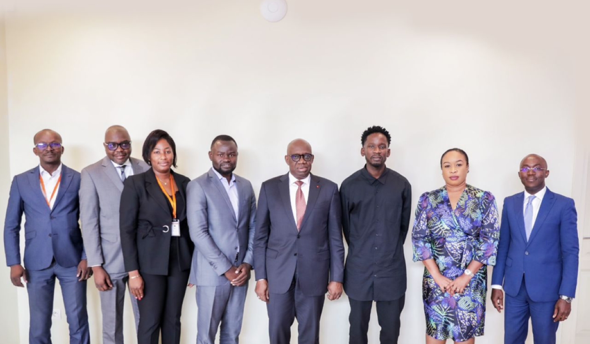 From left to right: Check DIARRA, DMEC (LONACI); Gérard COULIBALY, Head of IT Department (LONACI); Mrs ELIAME Nila Aby, Head of Marketing and Customer Care Department (LONACI); ICHOLA Ismaël
- Head of Biz Dev(Choplife Gaming); Dramane COULIBALY, General Manager (LONACI); Oluwatosun ‘Mr Eazi’ AJIBADE, MD/CEO (Choplife Gaming); Ghislaine ALLAMAN, Data Protection Officer (LONACI);
Yao KOUAME, Head of Legal and Compliance Department (LONACI).