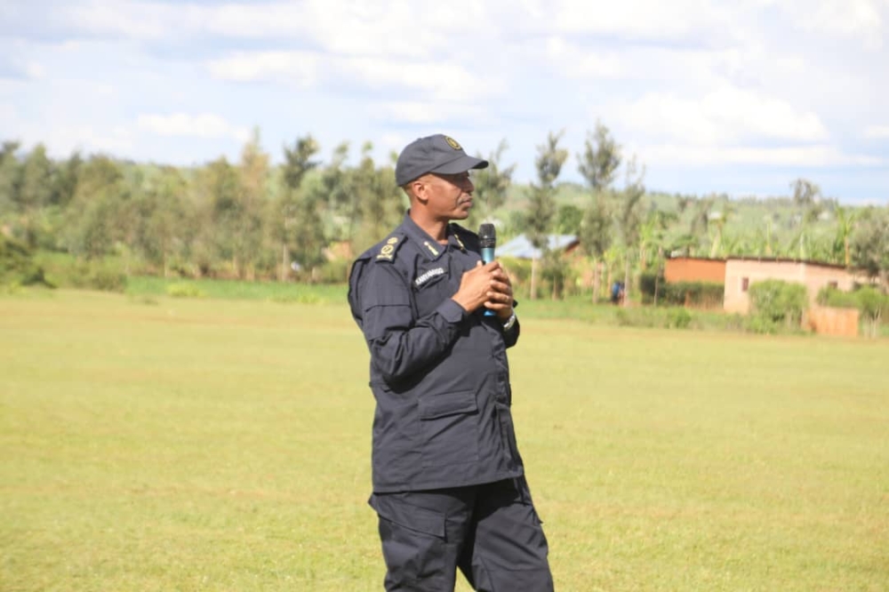 Regional Police Commander ACP Innocent Rutagarama Kanyamihigo  Speaking to residents in Rukara sector in Kayonza District, Eastern Province.