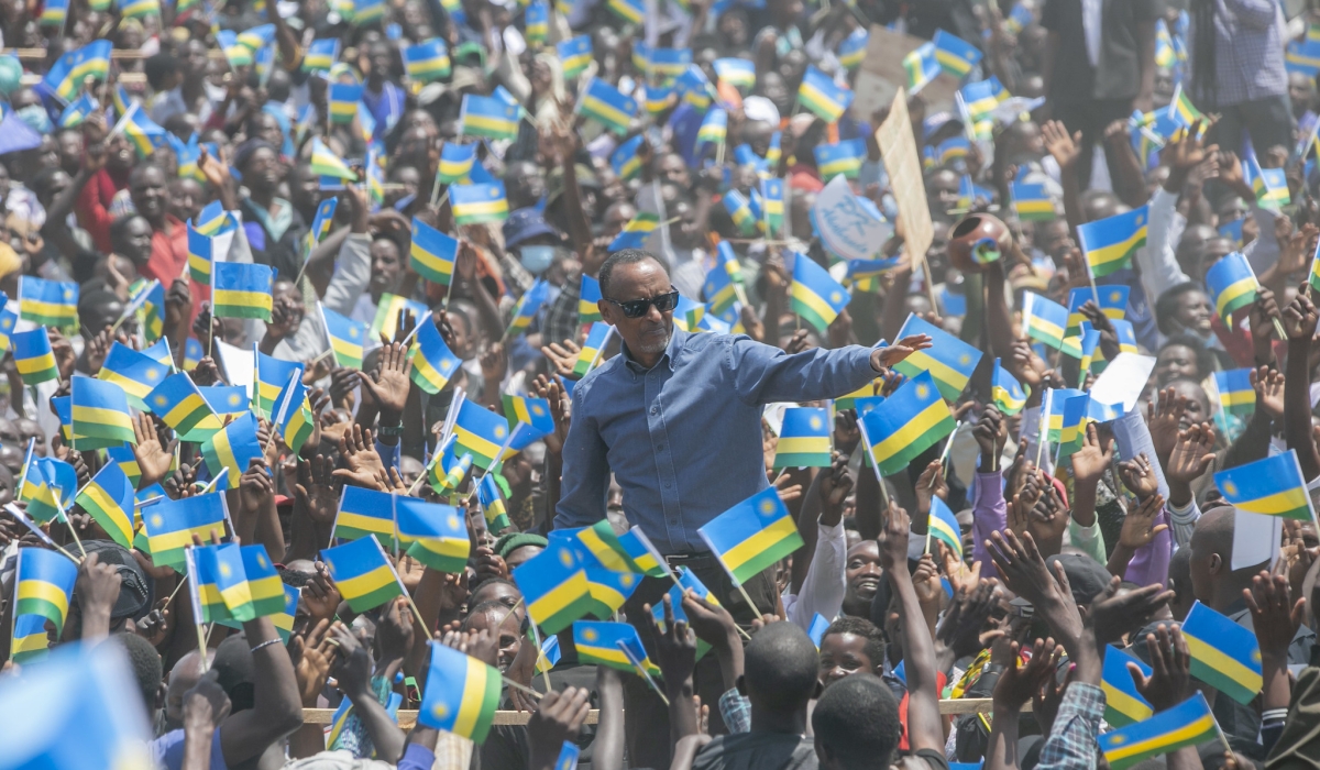 President Paul Kagame greets residents during the citizen outreach in Kibingo, Ruhango District, on  August 25,  2022. Photo by Village Urugwiro