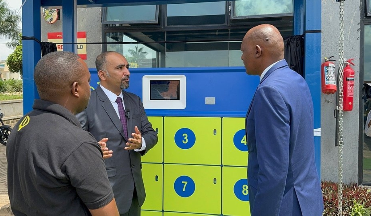 Spiro&#039;s Country Head, Arun Bhandari explains to Deputy Director General of REMA Mr. Faustin Munyazikwiye how motorbike taxi drivers can swap batteries in less than a minute with the new Smart Swapping Stations.