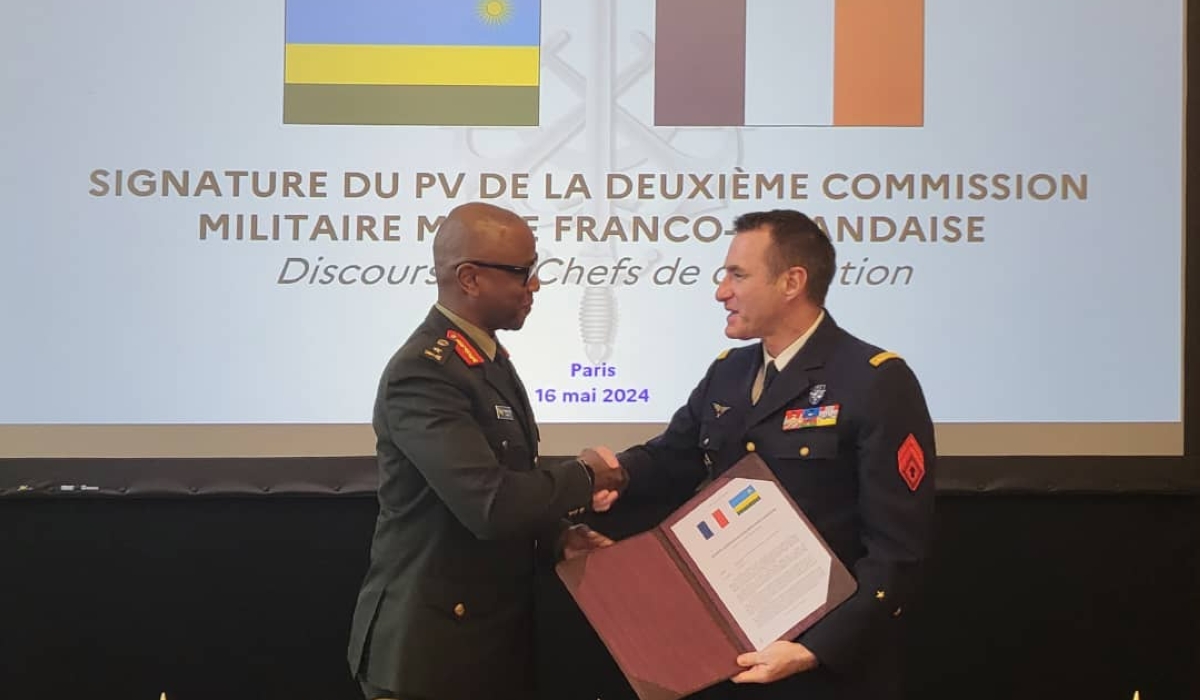 Brig Gen Patrick Karuretwa, the head of RDF’s international military cooperation department, and Brig Gen Fabien Kuzniak, the head of the French military’s southern bilateral cooperation department, exchange documents, in Paris, on May 16. Their respective delegations agreed on a new roadmap that will guide bilateral cooperation between the two nations until 2025.
