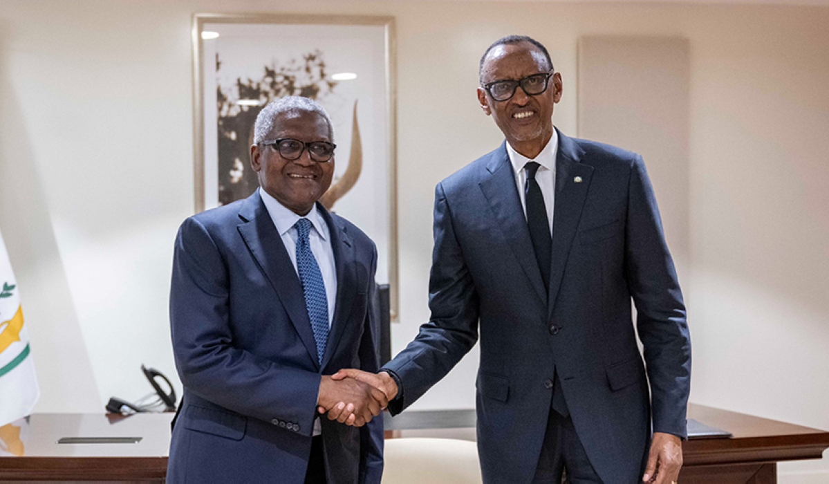 President Paul Kagame meets with Nigerian billionaire Aliko Dangote, on the sidelines of Africa CEO Forum in Kigali , on Saturday, May 18. Photo by Village Urugwiro