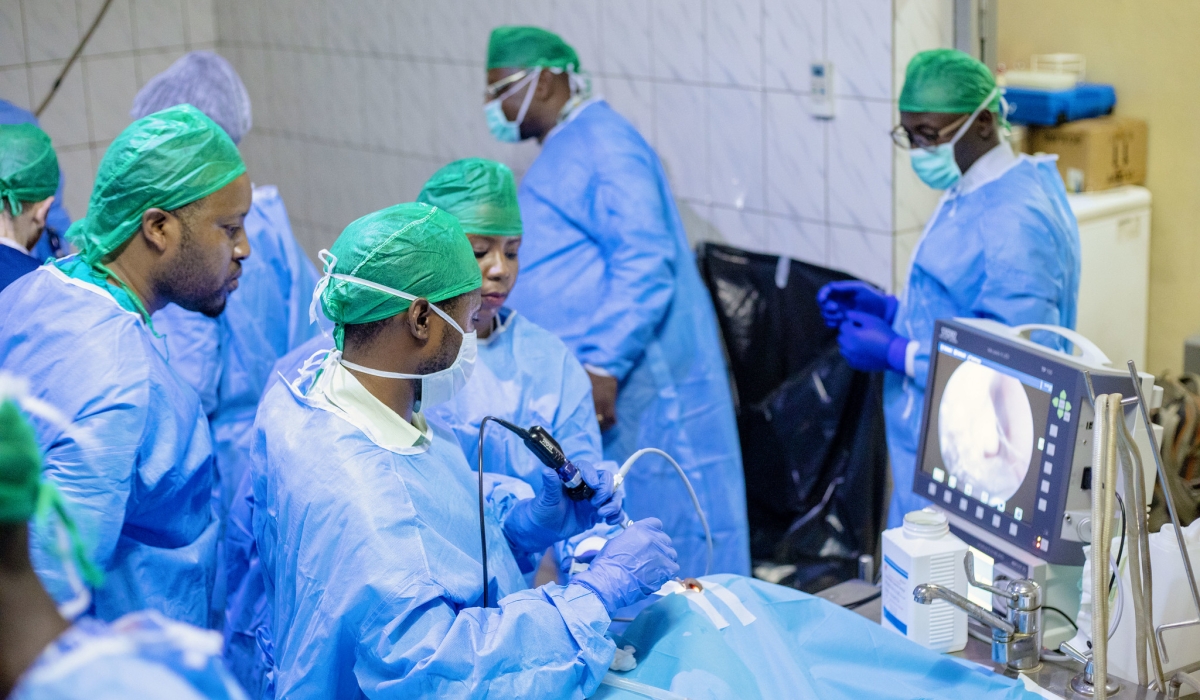 Medics durin neurosurgical operation at Kacyiru District Hospital on January 21, 2020. Minister of Health Dr Sabin Nsanzimana revealed that new medical tariffs will be approved in two weeks.