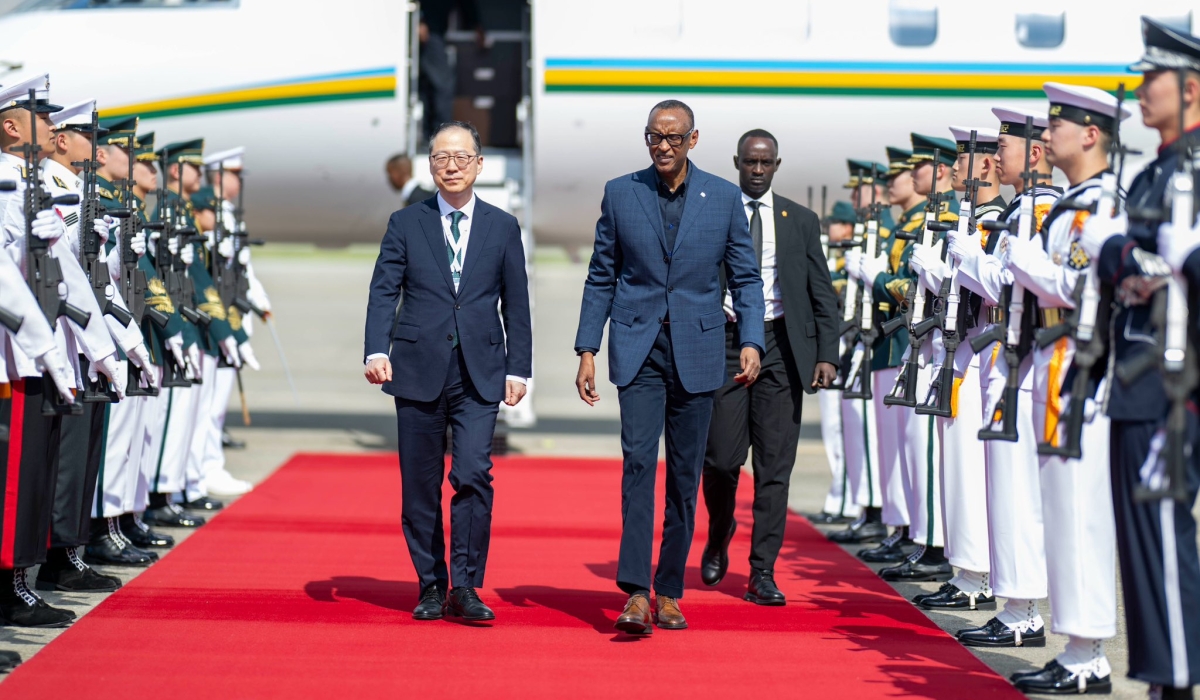 President Paul Kagame arrives  in Seoul, South Korea,  for the first Korea-Africa Summit, on Sunday, June 2. Photos by Village Urugwiro