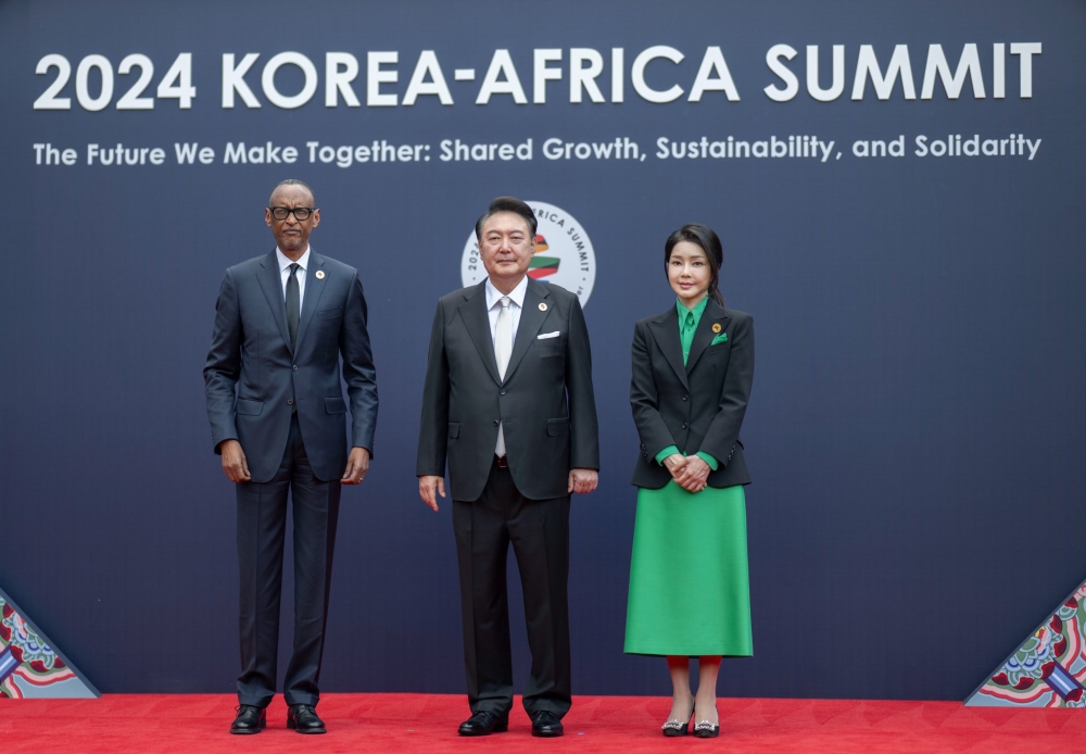 President Kagame and President Yoon Suk Yeol of the Republic of Korea and First Lady Kim Keon Hee during a welcome event for delegates of the Korea-Africa Summit  on June 3. Photo by Village Urugwiro