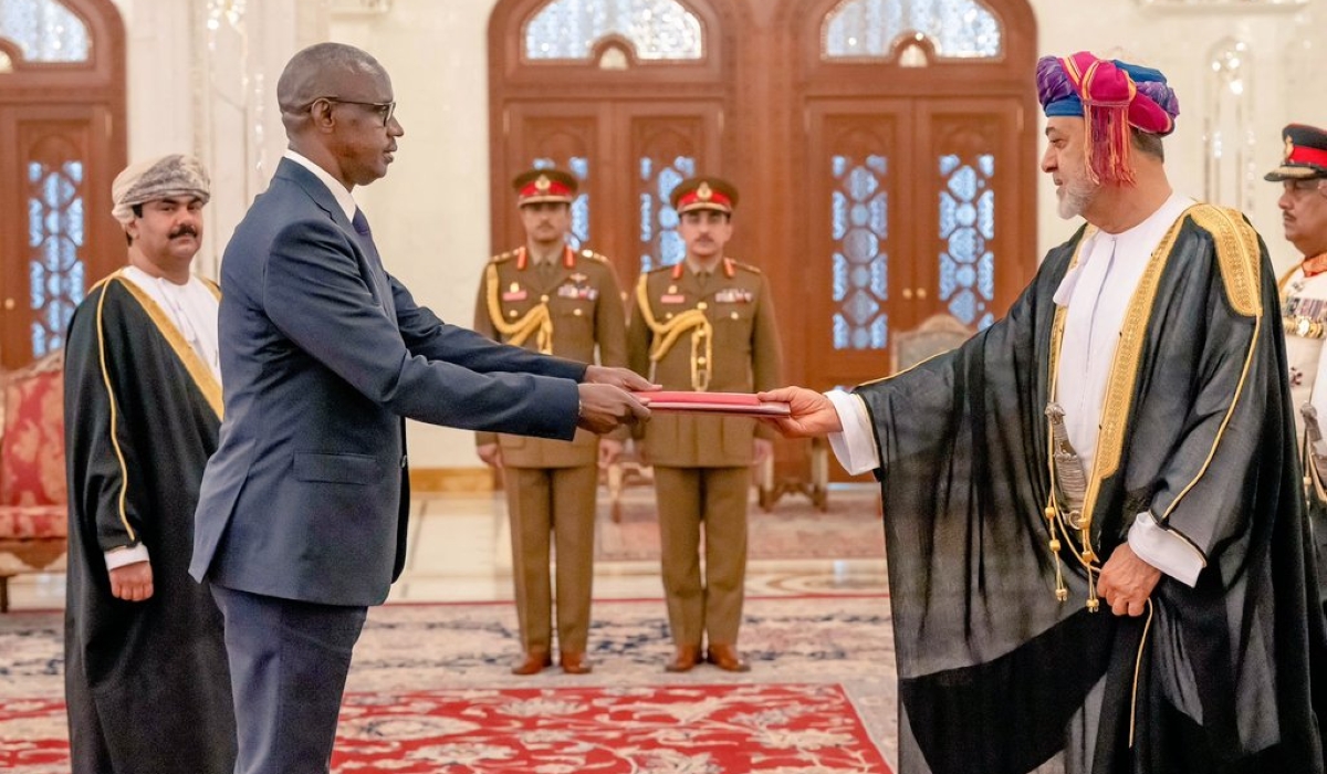Ambassador Dan MUNYUZA presents his Letters of Credence to His Majesty Haitham Bin Tariq, Sultan of the Sultanate of Oman as Ambassador of Rwanda to Oman  at Al Alam Palace on June 3.