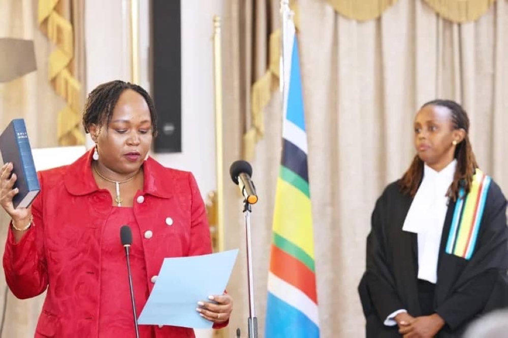 The new EAC Secretary General, Veronica Mueni Nduva (left), takes the oath of office at State House, Juba, South Sudan. Looking on is the Registrar of the East African Court of Justice, Christine Mutimura-Wekesa.
