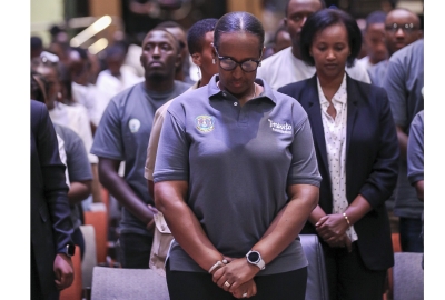 First Lady Jeannette Kagame observes a moment of silence in honour of  victims of the Genocide against the Tutsi at Igihango cy’Urungano on Saturday, June 8. Dan Gatsinzi