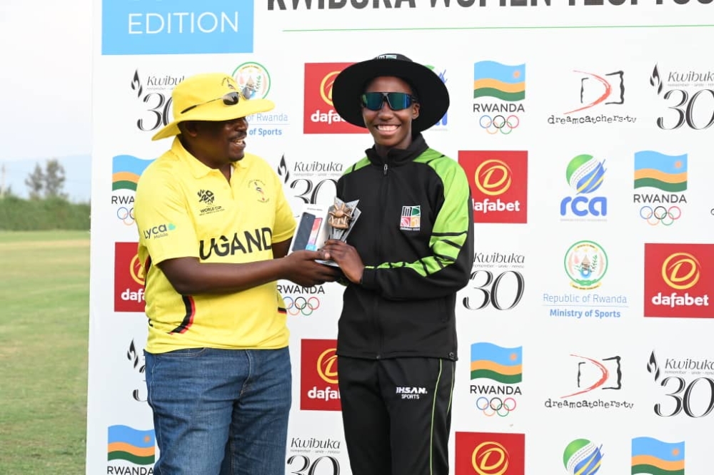 Kelis Ndhlovu receives her MVP award from the Chairman of the Uganda Cricket Association.