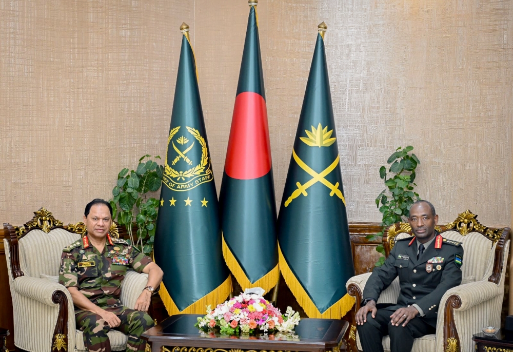 Bangladesh Army Chief of Staff, General SM Shafiuddin Ahmed meets with Rwanda Defence Force Chief of Defence Staff, Gen Mubarakh Muganga during his three day visit on June 12.  Courtesy
