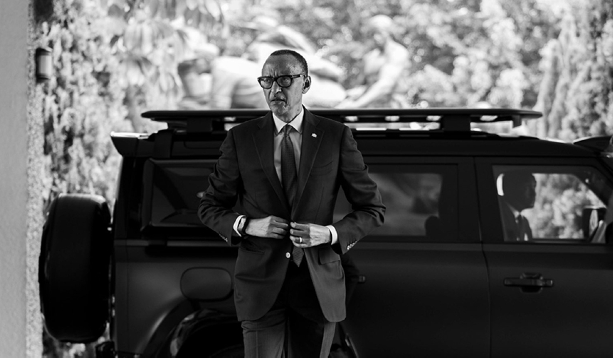 President Paul Kagame on Friday, June 14, officiated the swearing-in ceremony of newly appointed government officials and dissolved the Parliamentary Chamber of Deputies ahead of next month’s elections of new Members of Parliament.