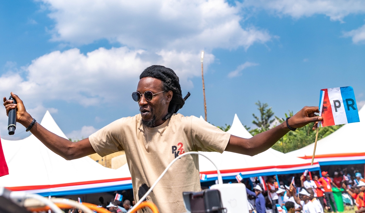 Traditional singer Ruti Joel entertaining RPF members during the campaign in Nyagatare on Monday, June 24. Photos by Dan Gatsinzi