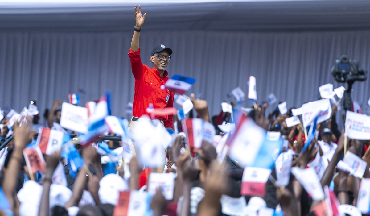Paul Kagame, the Chairman and flagbearer of RPF-Inkotanyi greets thousands of residents in   the presidential campaigns, in Nyarugenge on Tuesday, June 25. Olivier Mugwiza