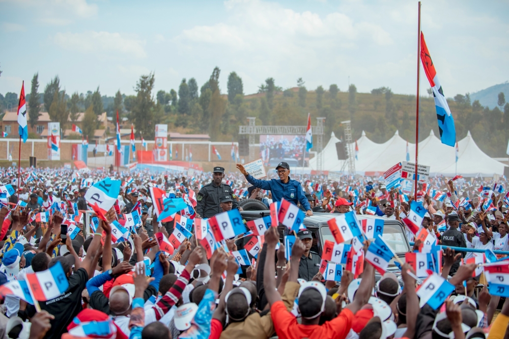 Paul Kagame meets with over 120,000 residents at Nyagisenyi in Nyamagabe District on June 27. Courtesy.