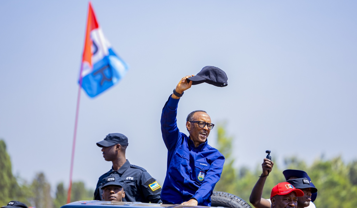 RPF Inkotanyi flag bearer Paul Kagame greets thousands of residents who turned up for the ongoing electoral campaign in Huye.