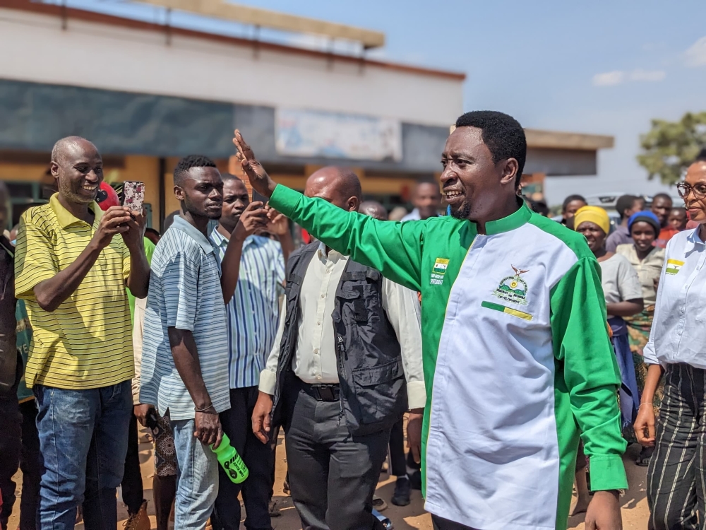 Frank Habineza, the Democratic Green Party  chairman and presidential candidate greets Huye residents  during the party’s rally on June 30