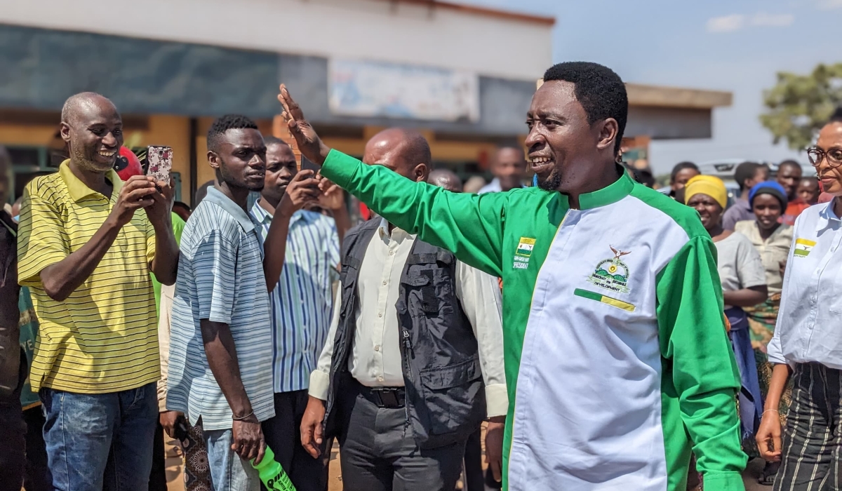 Frank Habineza, the Democratic Green Party  chairman and presidential candidate greets Huye residents  during the party’s rally on June 30