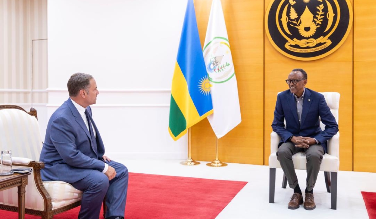 President Kagame meets with Anthony Capuano, Marriott International President and CEO, at Village Urugwiro in Kigali on July 3. Photo by Village Urugwiro