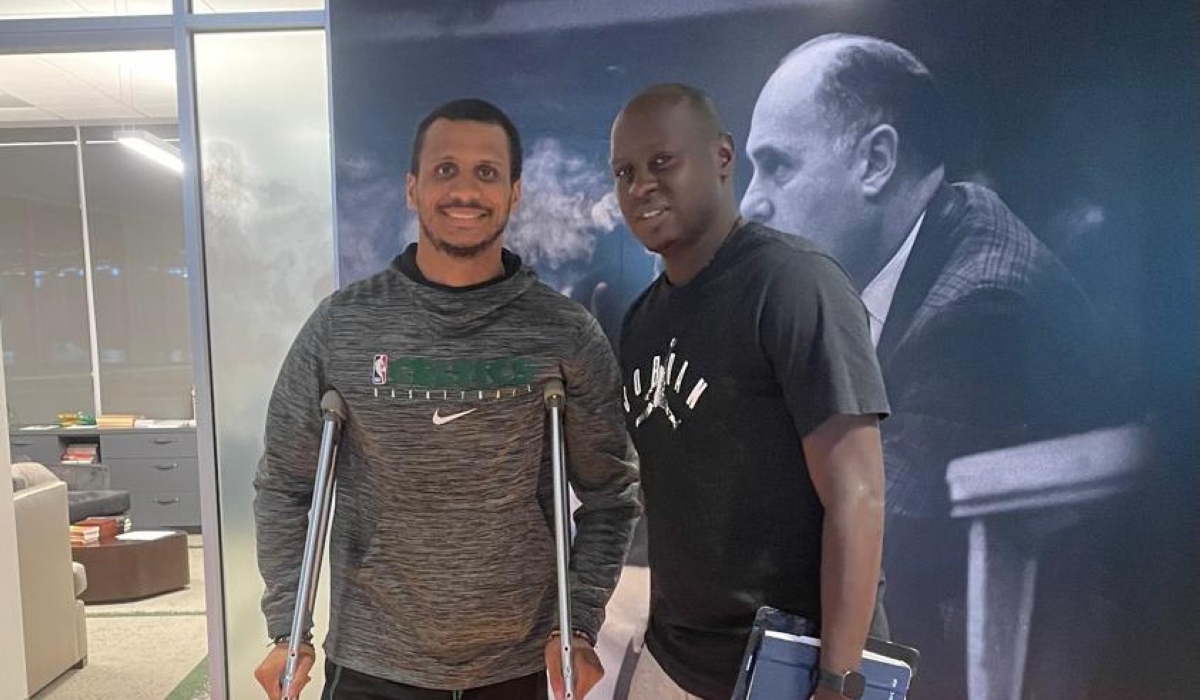 Mugisha (left) poses for a picture with Joe Mazulla, Celtics&#039; head coach on the sidelines of the preparations for the summer league.