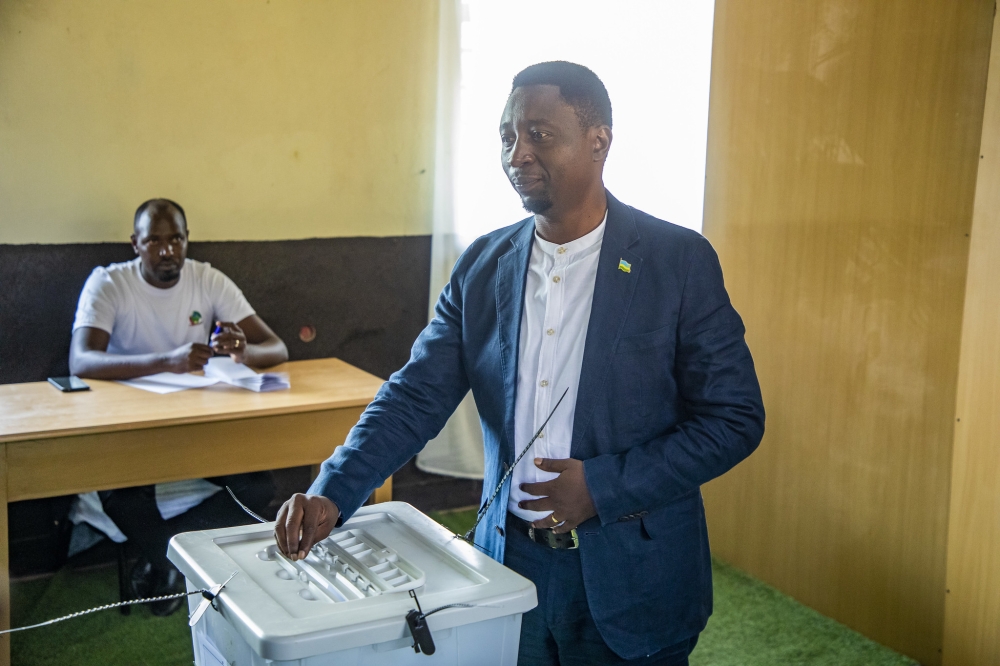 Frank Habineza, the presidential candidate of the Democratic Green Party of Rwanda casts his vote at GS Kimironko II polling site on July 15. Photos by Emmanuel Dushimimana