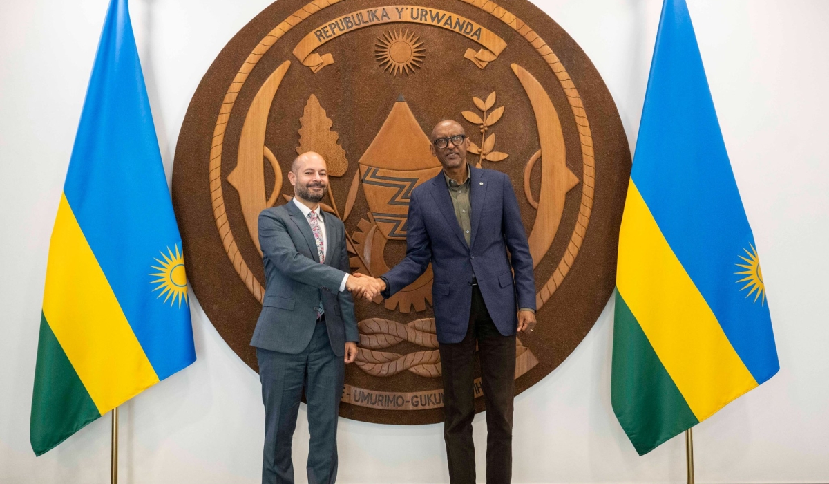 President Kagame meets with Omar Daair,  the British High Commissioner to Rwanda as he completed his tour of duty, at Village Urugwiro on Thursday, on July 18. Photo by Village Urugwiro.