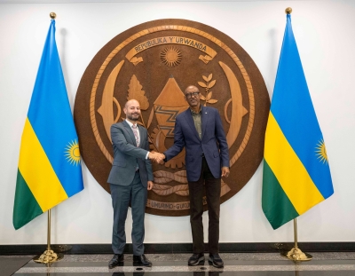 President Kagame meets with Omar Daair,  the British High Commissioner to Rwanda as he completed his tour of duty, at Village Urugwiro on Thursday, on July 18. Photo by Village Urugwiro.