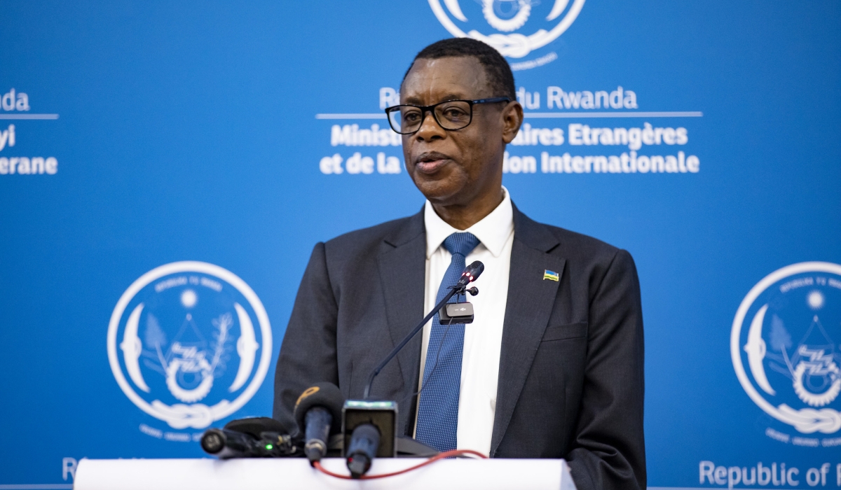 Minister of State for Foreign Affairs in Charge of Regional Cooperation Gen (Rtd) James Kabarebe addresses Rwandan youth living abroad who started their tour in their motherland. Emmanuel Dushimimana