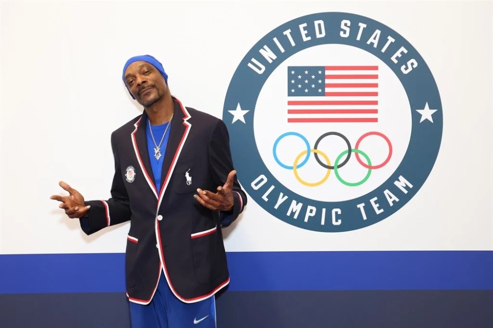 American rapper Snoop Dogg to carry Olympic torch.