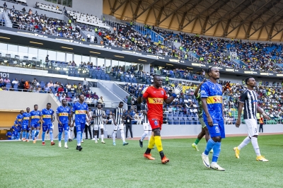APR FC and Rayon Sports players during a friendly match at Amahoro Stadium on June 15. Rayon vs APR derby set for September 14. Photos by Olivier Mugwiza