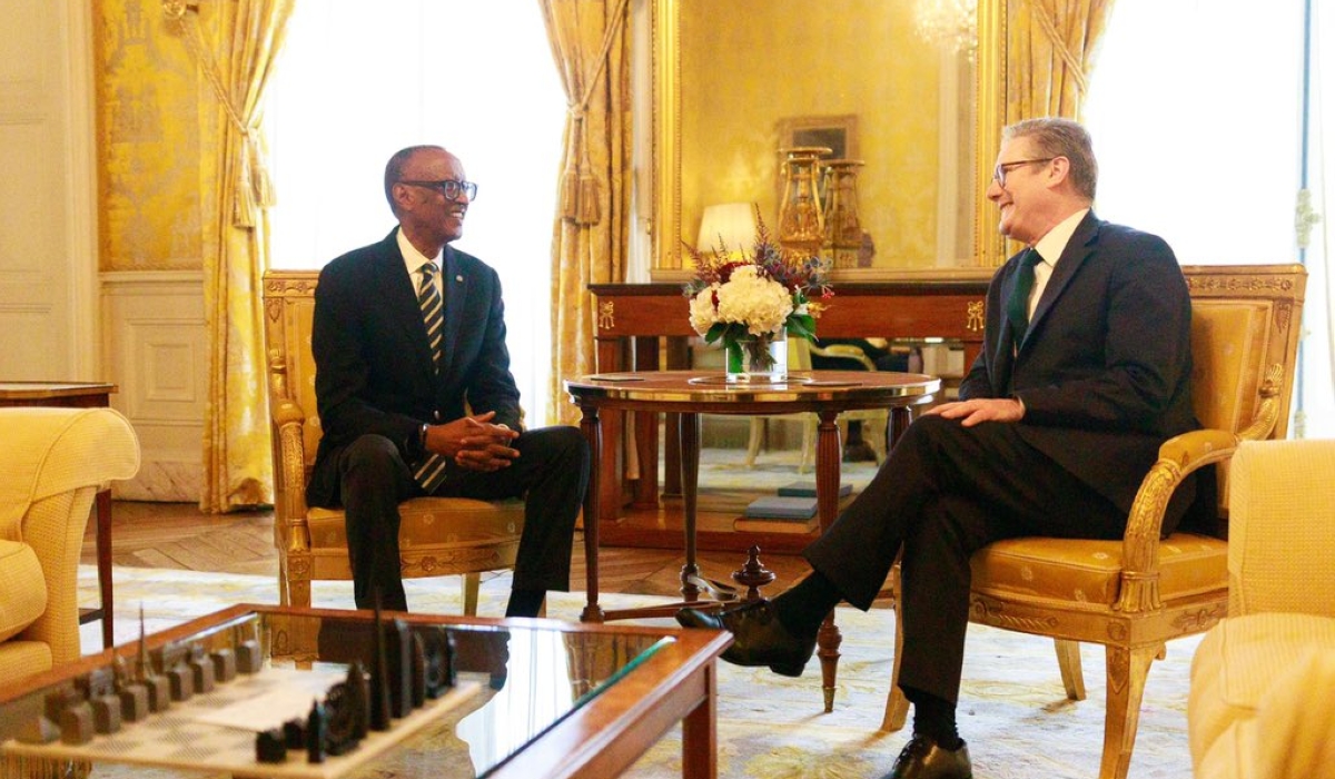 President Paul Kagame  meets with UK Prime Minister Keir Starmer  in France on Saturday, July 27. Photo by Village Urugwiro