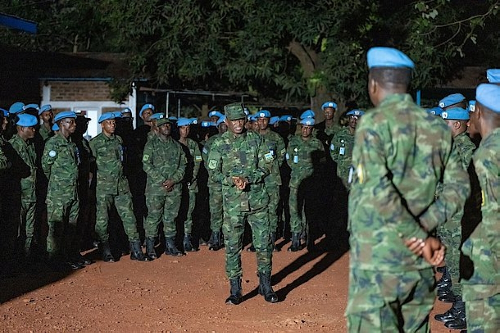 Gen Nyakarundi addresses Rwandan troops CAR in the capital Bangui on August 4. Courtesy of RDF.