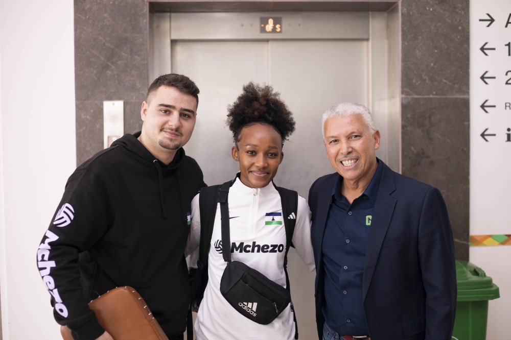 Tau&#039;s coach Hugo Tortosa, Tau and one of Torotsa&#039;s former trainers Moustapha Akkouh pose for a photo.