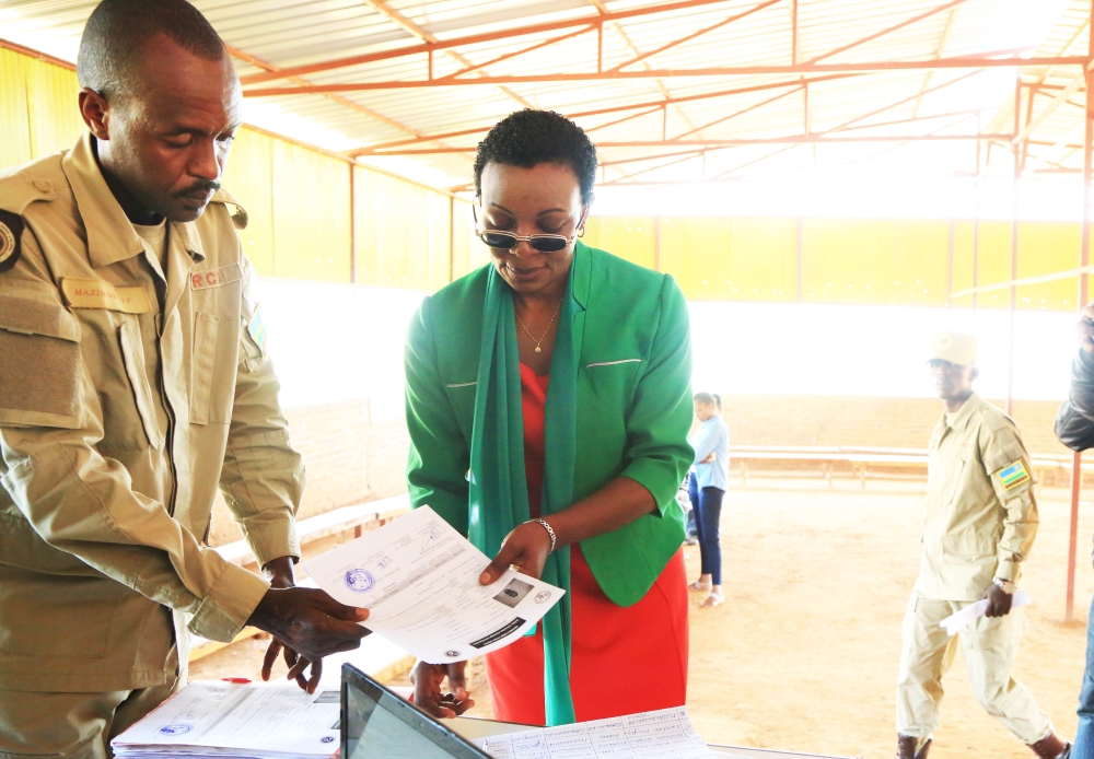 Rwanda Correctional Services officer hands over a release letter to convict Victoire Ingabire at Nyarugenge Prison on  September 15, 2018. File