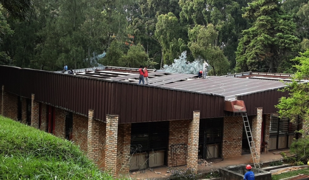 Workers remove asbestos from the roof of one of the University of Rwanda buildings in Huye District. Courtesy