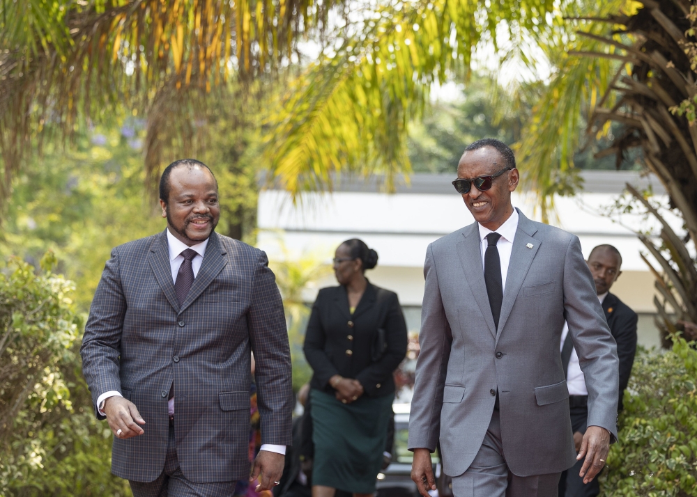 President Paul Kagame and King Mswati III share a light moment at Village Urugwiro on Tuesday, August 13. The King held  a tête-à-tête with President Kagame and they  graced the signing of four cooperation agreements that include Defence, Police Cooperation, Correction Service and Visa Exemption for holders of Diplomatic and Service Passports. Photos by Village Urugwiro.