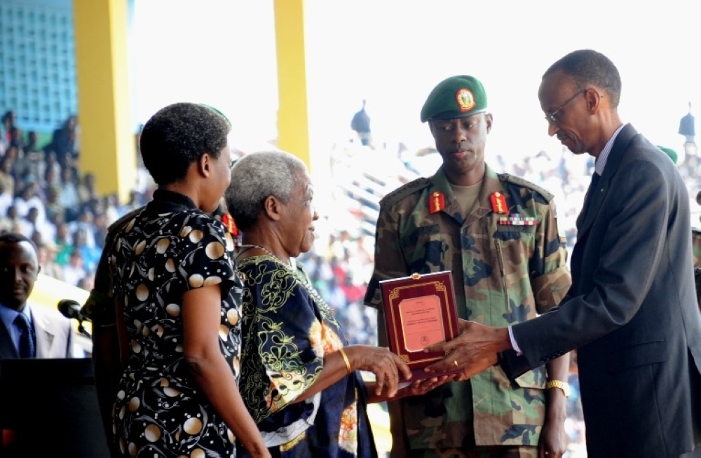 President Kagame presents Uruti National Liberation Medal and Umurinzi Campaign Against Genocide Medal to Mama Maria Nyerere, wife to Late President Julius Kabarage Nyerere at Amahoro National Stadium Kigali, on July 4,  2009.  Photo by Village Urugwiro