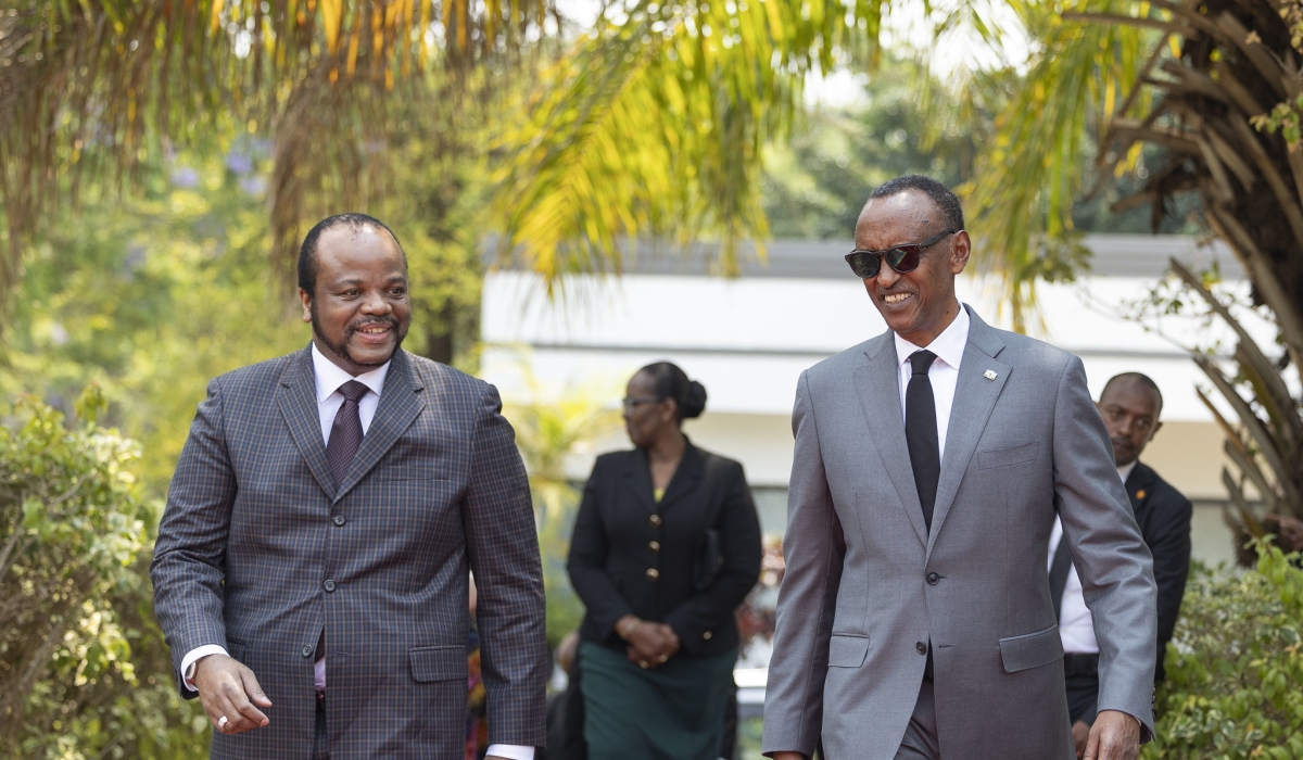 President Paul Kagame and King Mswati III share a light moment at Village Urugwiro on Tuesday, August 13. The King held  a tête-à-tête with President Kagame and they  graced the signing of four cooperation agreements that include Defence, Police Cooperation, Correction Service and Visa Exemption for holders of Diplomatic and Service Passports. Photos by Village Urugwiro.