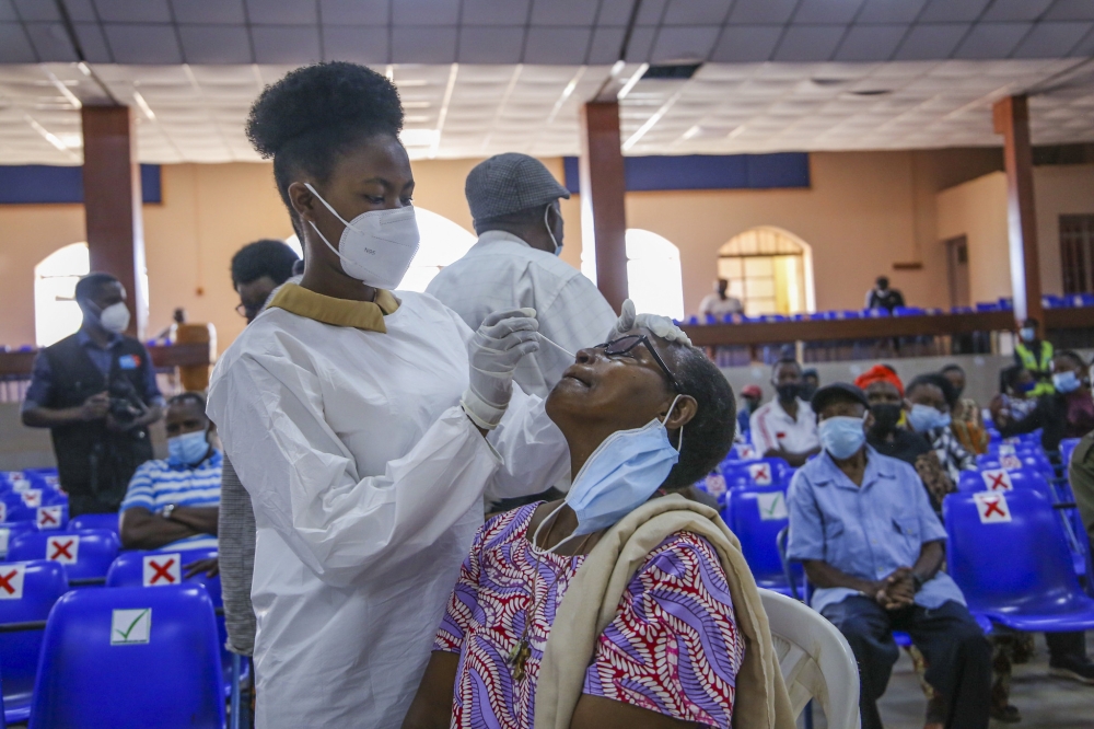 Health workers conduct the Covid 19 mass testing exercise in Kigali July 23, 2021. Photo by Craish Bahizi