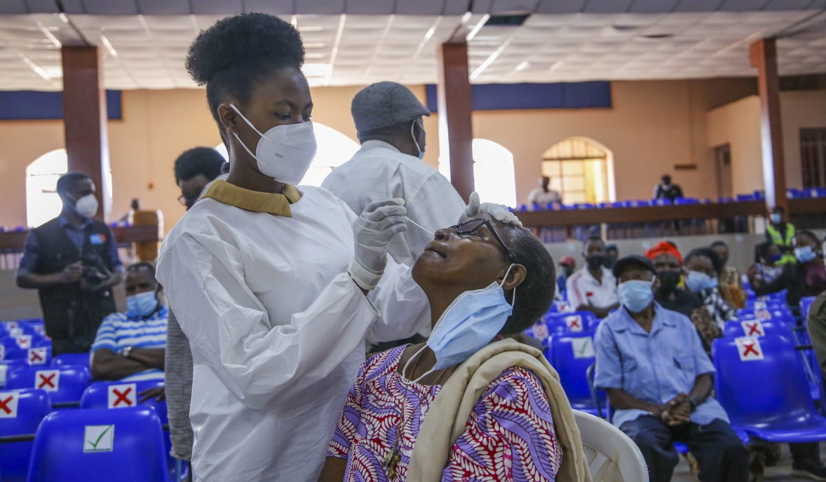 Health workers conduct the Covid 19 mass testing exercise in Kigali July 23, 2021. Photo by Craish Bahizi