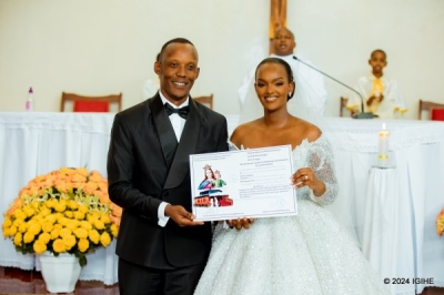 Aurore Kayibanda and businessman Jacques Gatera pose during their wedding ceremony at Marie Auxiliatrice Church on Thursday, August 15. PHOTOS BY IGIHE