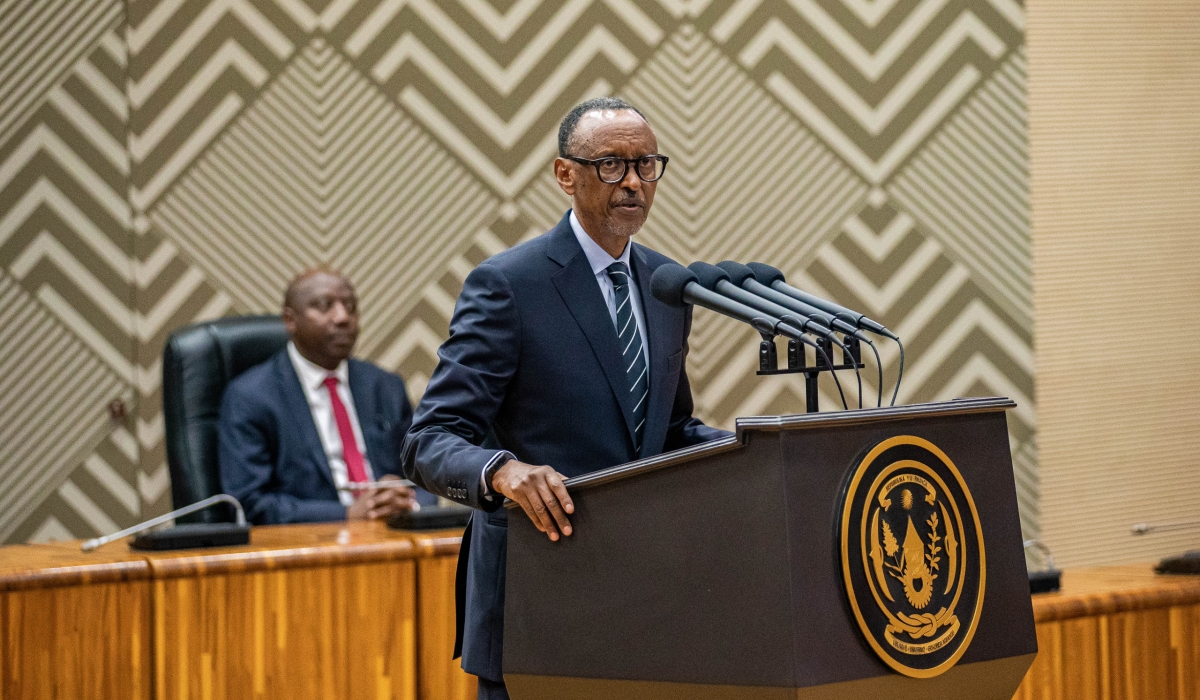 President Kagame addresses new cabinet during the oath-taking ceremony of 21 Ministers, nine Ministers of State on Monday, August 19. Photo by Dan Gatsinzi