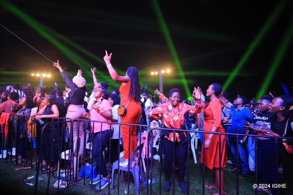 Thousands of revelers sing with Rwandan Gospel artiste Israel Mbonyi during his maiden concert on Friday night, August 23, at Lugogo Cricket Oval, Kampala in Uganda. Photos by Igihe