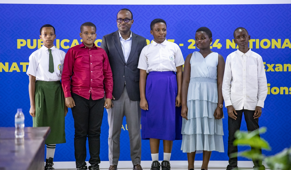 Minister of Education Gaspard Twagirayezu poses for  a photo with top performers in PLE during the launch of the results in Kigali  on Tuesday, August 27. The results of the Primary Leaving Exams (PLE) indicate that girls outperformed boys, with a pass rate of 97 per cent compared to 96. Photos by Emmanuel Dushimimana