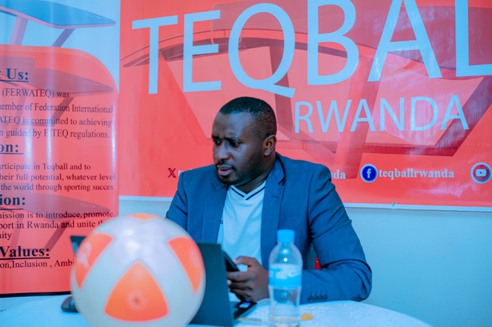 Frederic Ntirenganya, the president of the Rwanda Teqball Federation, opened the session, emphasizing the importance of this foundational training.